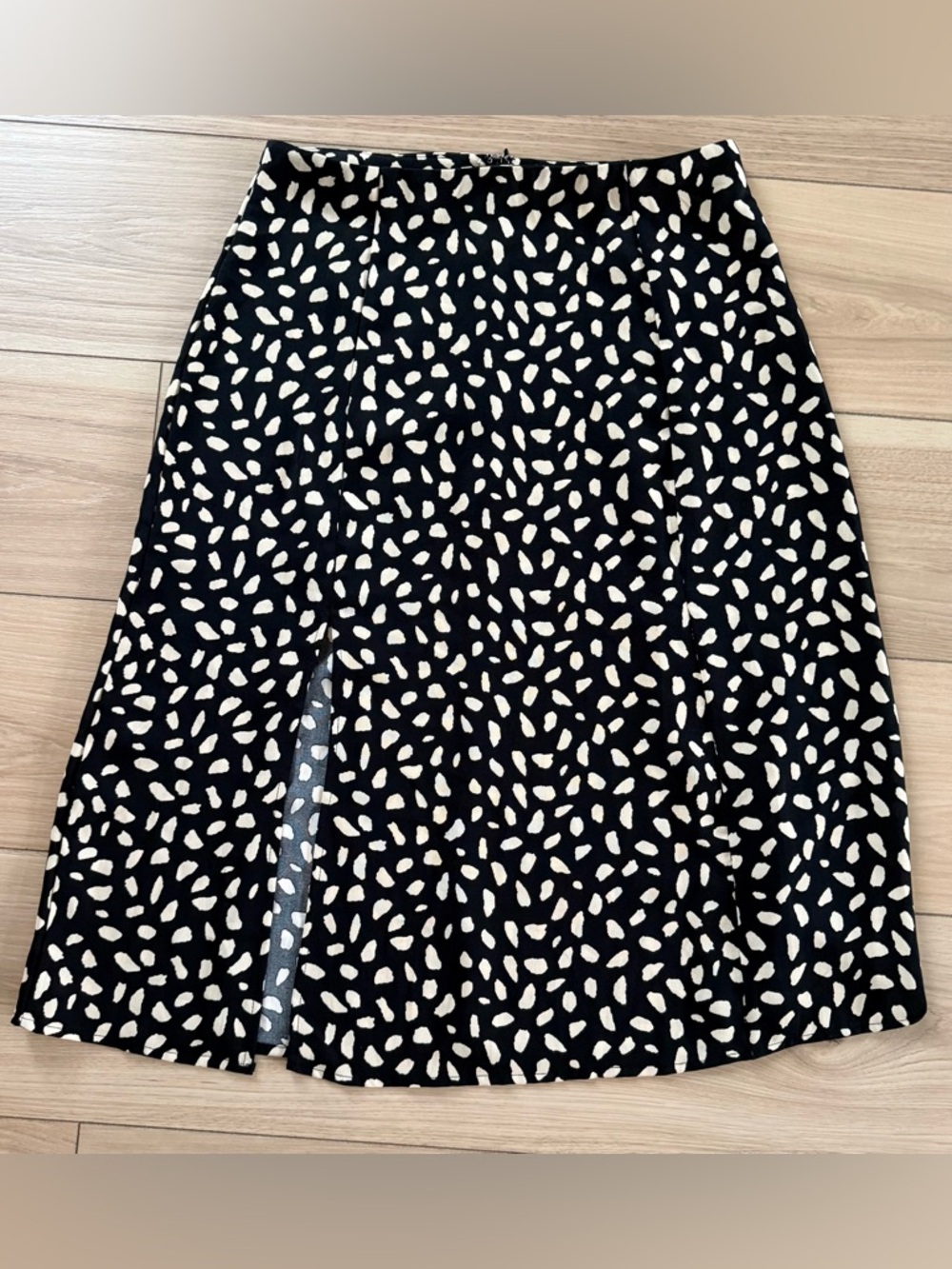 Everly Black & Ivory Printed A-Line Skirt Slit Front Size Medium